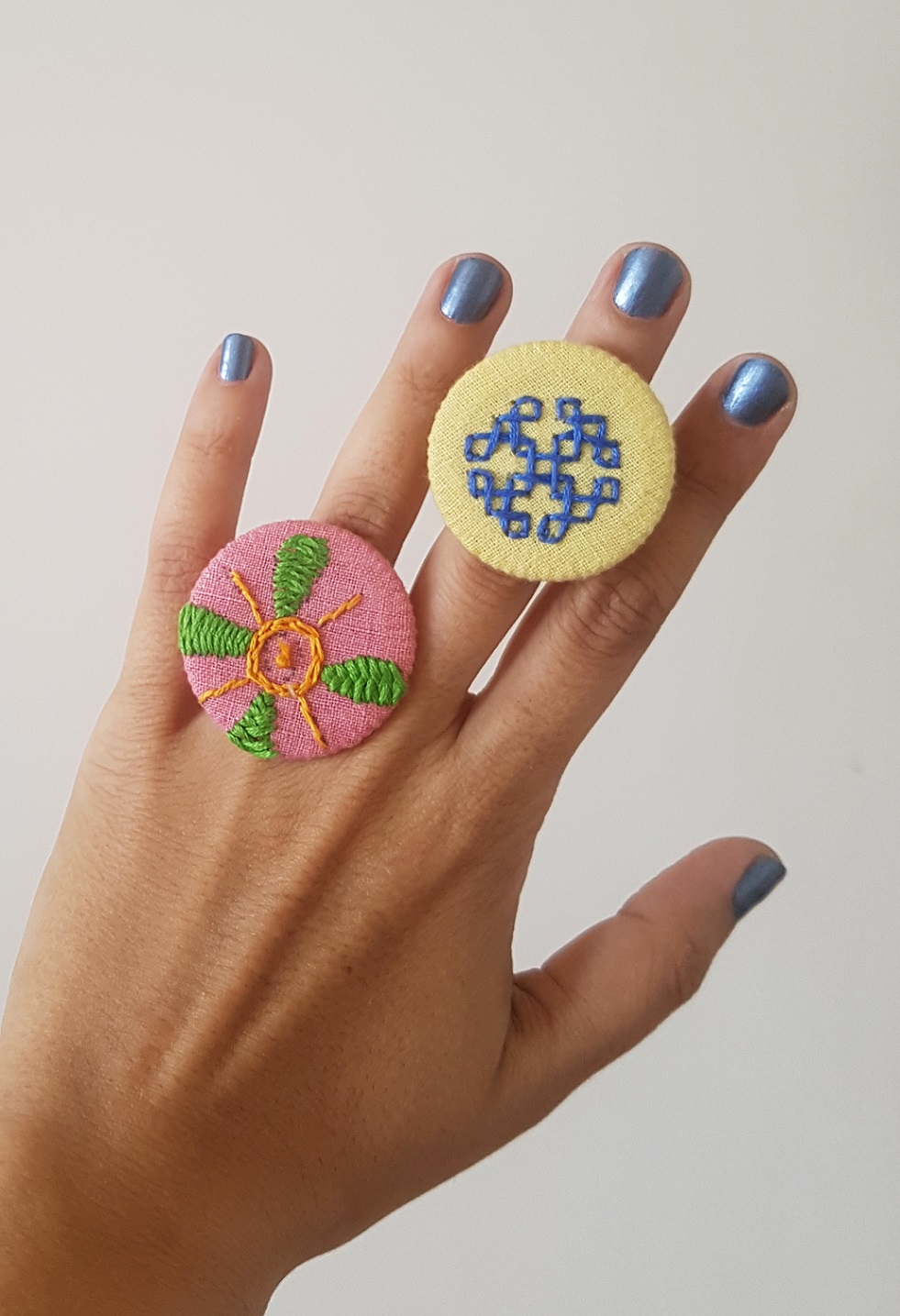 Hand Embroidered Rings in Organic Cotton - Set 10